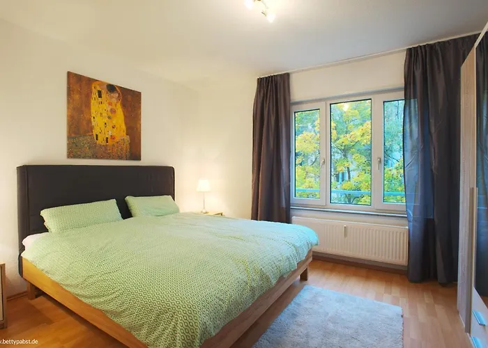 Apartment An Der Uni Mit Tiefgarage Und Loggia